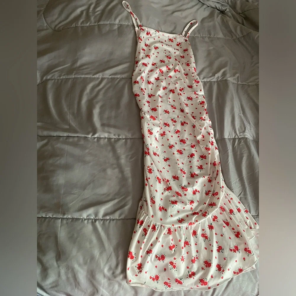 WHITE & RED SUMMER DRESS ❤️🤍 - Picture 3 of 7